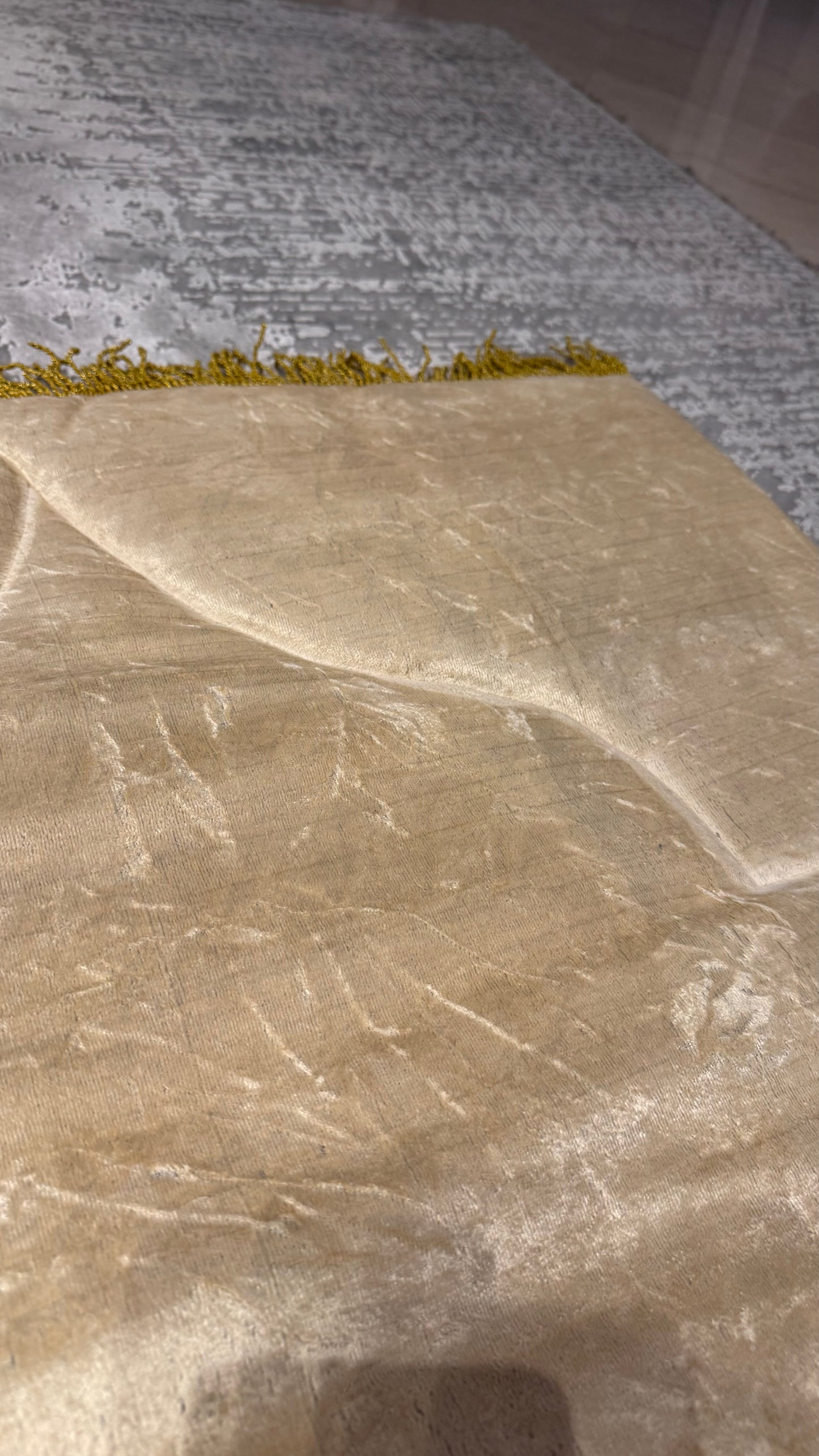 Handmade Silky Soft Offwhite/Gold Premium Prayer Rug